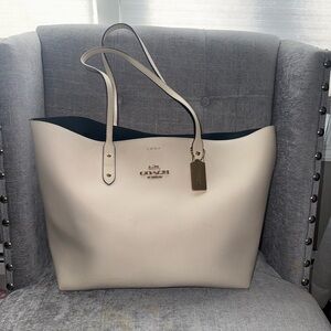 coach town tote white tote bag like new
